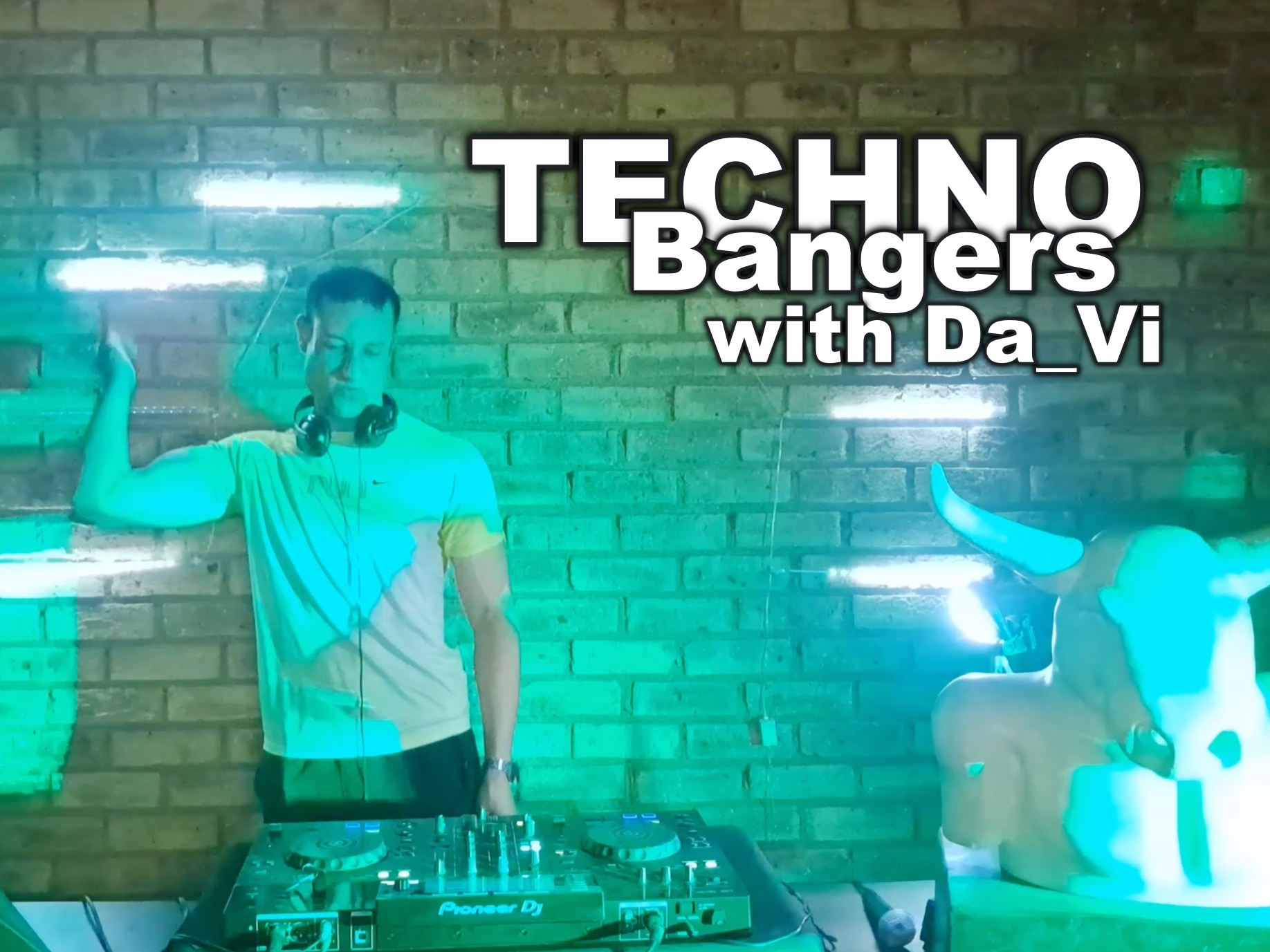 Experience Da_Vi’s Epic Techno Mix on YouTube